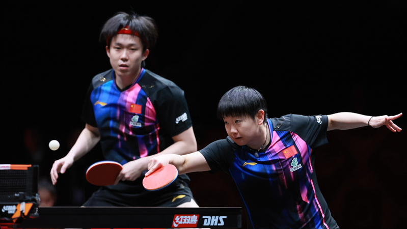 欧冠决赛用球谍照：包含白+深紫，灵感来自举办城市布达佩斯（欧冠决赛用球疑似曝光：白与深紫配色，灵感源自布达佩斯）