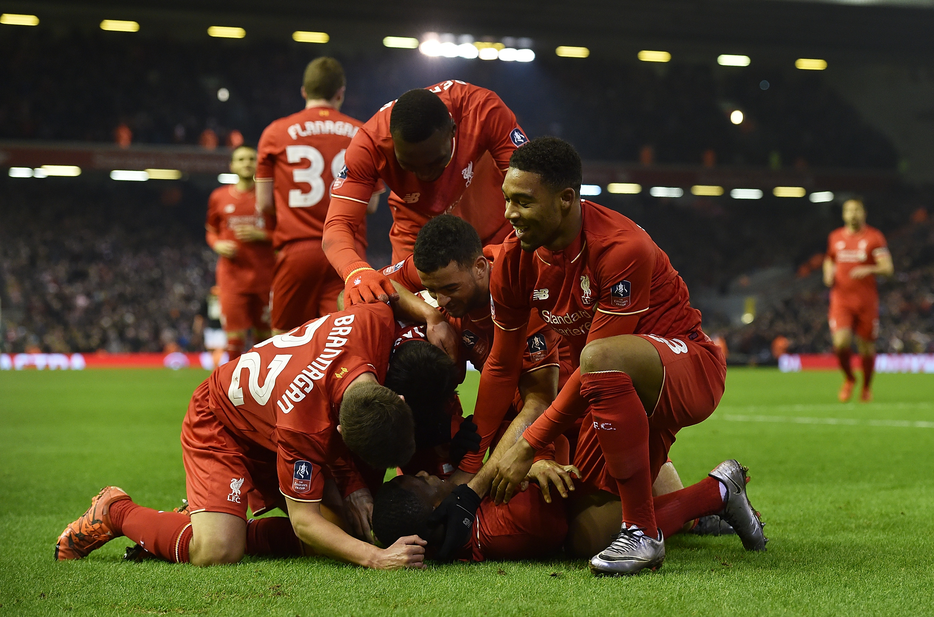 球队进攻空间拉满，对手无解（进攻空间彻底拉开，对手束手无策）