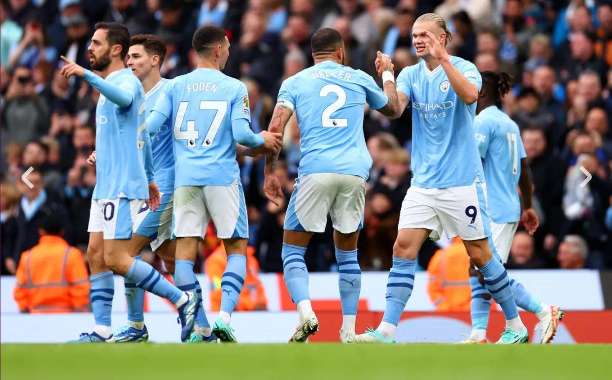 挑事？每日邮报称安东尼比赛中头槌犯规，逃过一张红牌（每日邮报：安东尼疑似头槌犯规，裁判未出红牌）