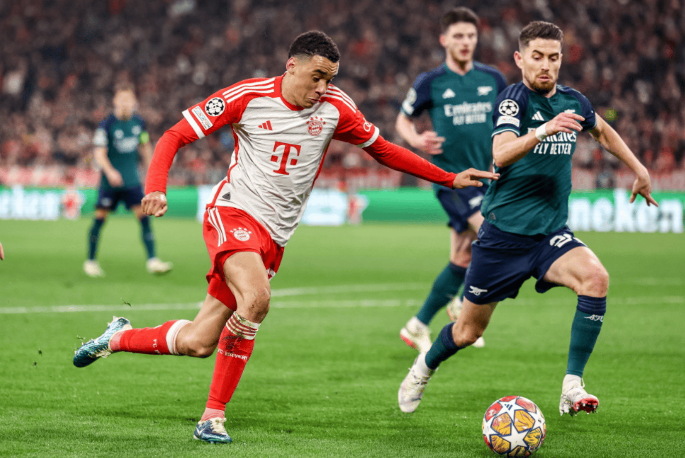 判决书：原天津泰达球员白某峰因受贿判有期徒刑一年，缓刑一年（法院判决：前天津泰达球员白某峰因受贿获刑一年，缓刑一年）