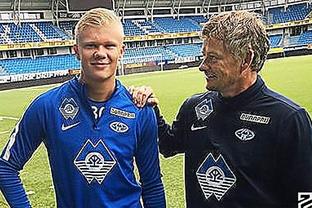 队友羡慕你留洋吗？王博豪：羡慕，我出去有房住