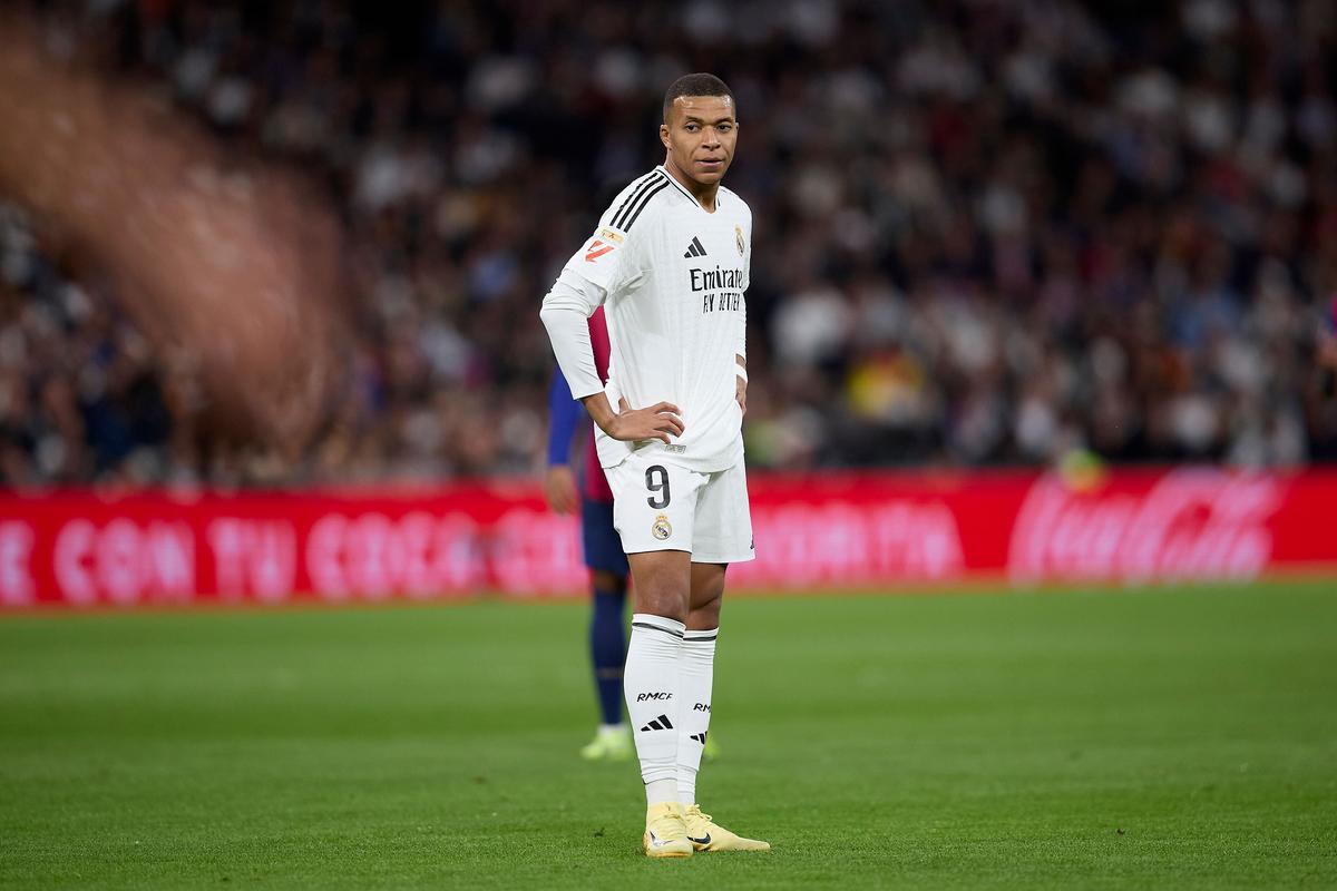 半场战报：奥萨苏纳1-0皇家社会，卡泰纳破门（半场：奥萨苏纳1-0领先皇家社会，卡泰纳建功）