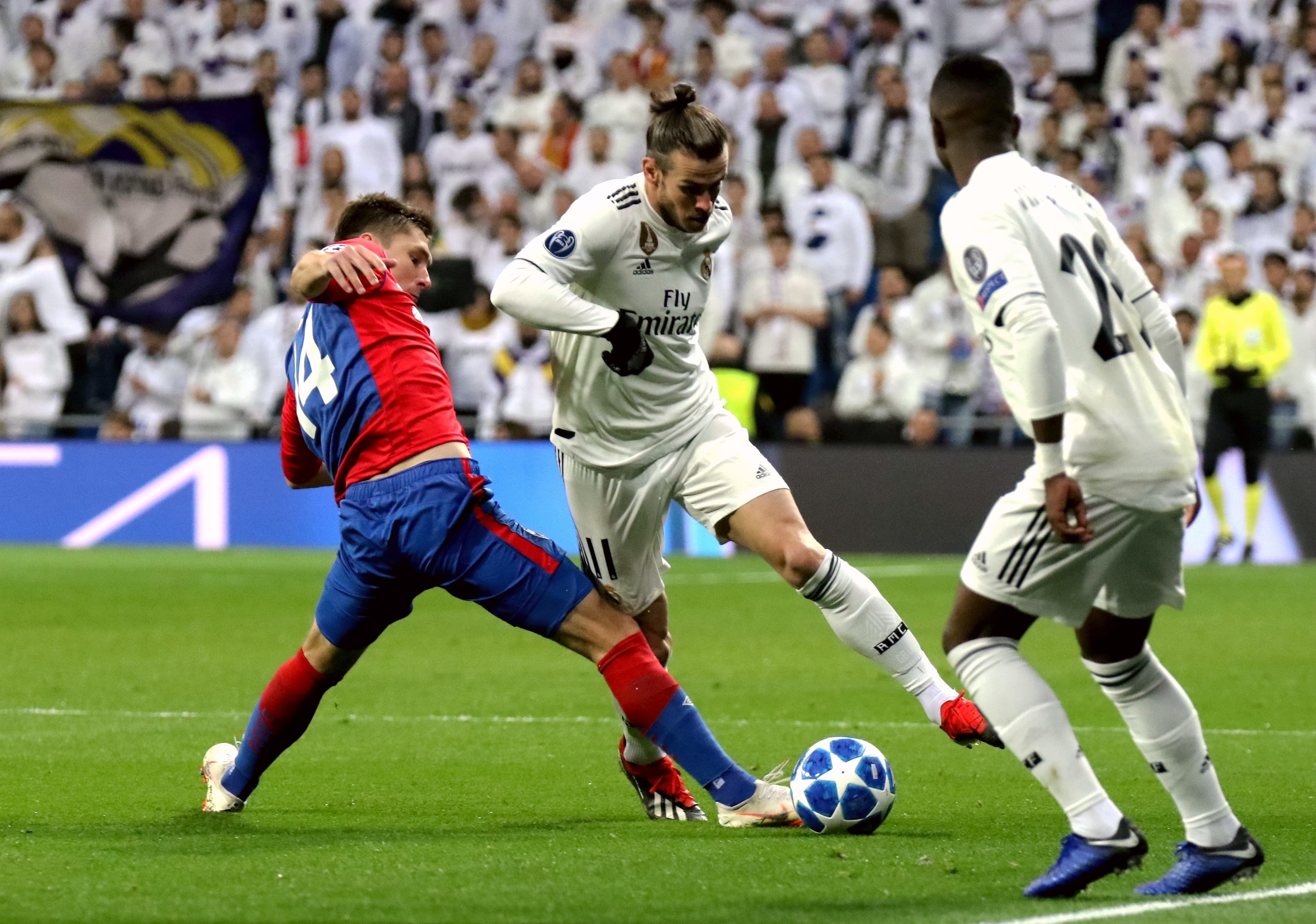 于帕：尤其感谢孔帕尼对我的指导；已经克服注意力不集中问题（于帕：特别感谢孔帕尼指导，注意力不集中已克服）