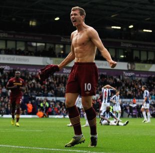 国王杯十六强抽签悬念重重！巴萨皇马将与草根球队上演圣诞大战（国王杯16强抽签悬念丛生：巴萨皇马圣诞迎战草根球队）