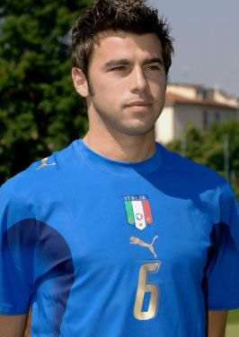 跟队记者：米兰球员去国家队受伤然后缺席的循环必须停止（随队记者：米兰球员因国家队受伤而缺阵的恶性循环必须终结）