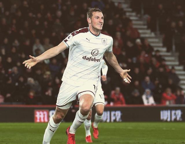 两分钟两黄变一红，皇马后卫弗兰-加西亚职业生涯首次被罚下（两分钟连吃两黄染红！皇马后卫弗兰-加西亚生涯首度被逐）