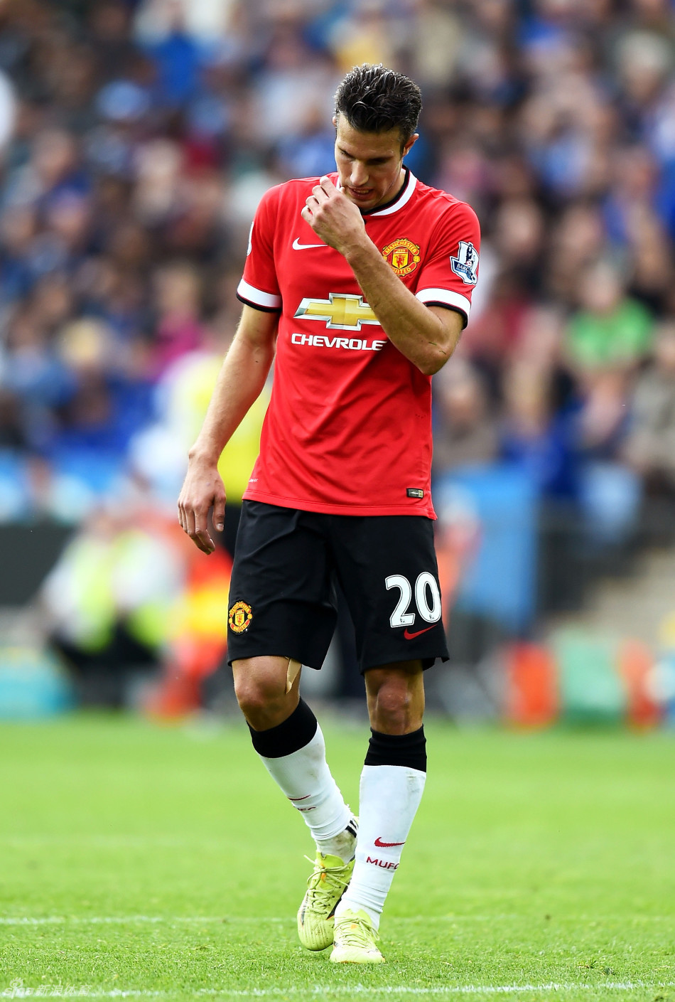 迈阿密夺冠之夜，梅西好兄弟被冷落：决赛无缘出场！赛后委屈落泪（迈阿密加冕之夜，梅西挚友无缘登场：决赛遭冷落，赛后黯然落泪）