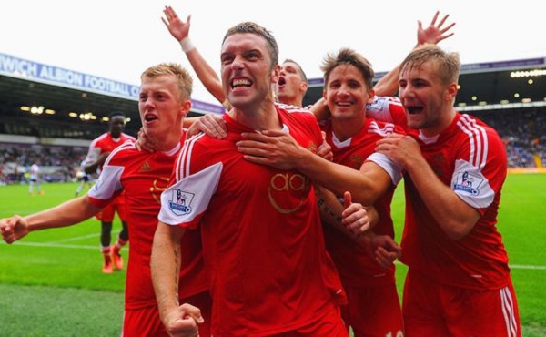 从“饼王”变成全能内线！架起鱼腩半边天 他凭1点就敢拿1亿（从“饼王”到全能内线！撑起鱼腩半边天，凭一招敢搏亿元合同）