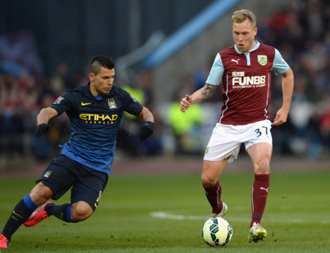 中超俱乐部欠薪问题严峻，准入审核难度大，职业化进程仍不完善。（中超俱乐部欠薪矛盾突出，准入审核挑战加剧，职业化体系尚不健全）